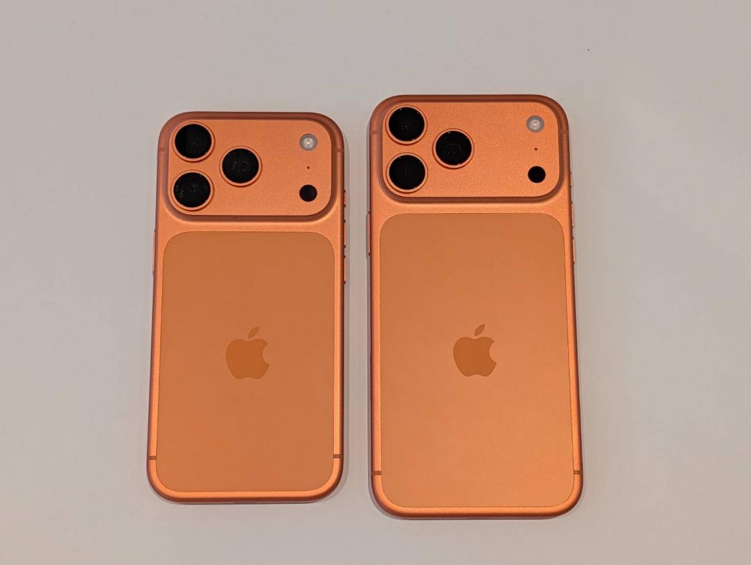 左為 iPhone 17 Pro，右為 iPhone 17 Pro Max。（圖／記者黃肇祥攝）