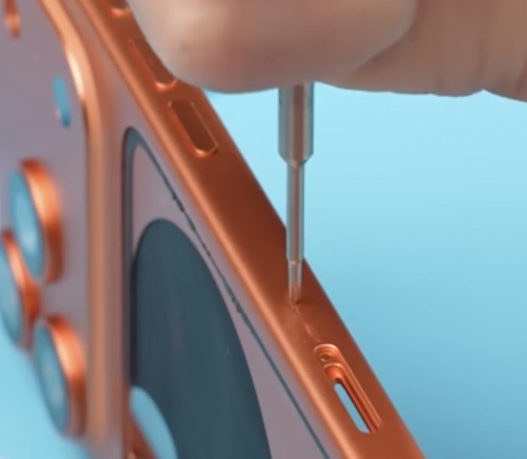 鋁合金邊框容易有刮痕。（圖／REWA Technology）