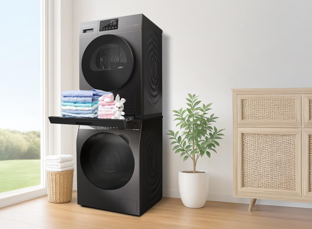 上:熱泵乾衣機10公斤 (型號 KD-FKH10DT),售價32,900元。下:滾筒洗衣機12.5K公斤(型號 ES-FKS125WT),售價19,900元。(圖/夏普)