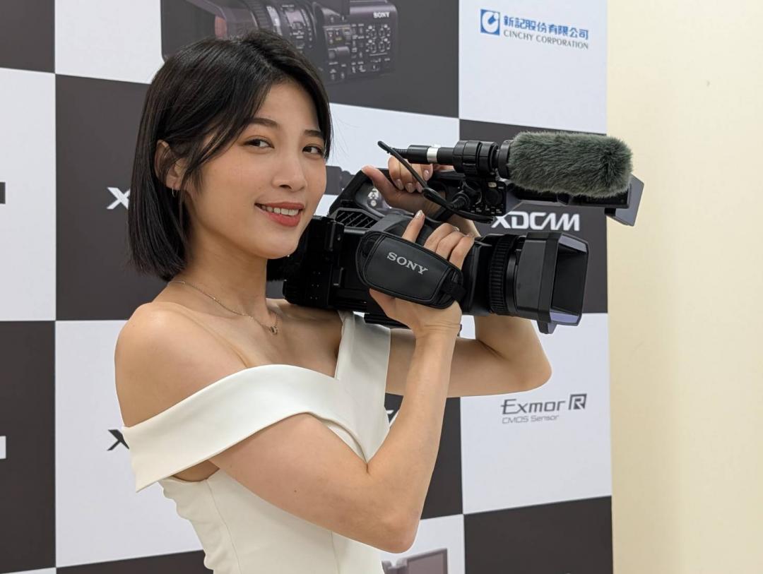 PXW-Z300強調「開機快、變焦快、對焦快」，協助媒體攝影師捕捉最精彩的一瞬間，還有MXF編碼能夠回朔按下快門鍵前31秒的畫面。（圖／記者黃肇祥攝）