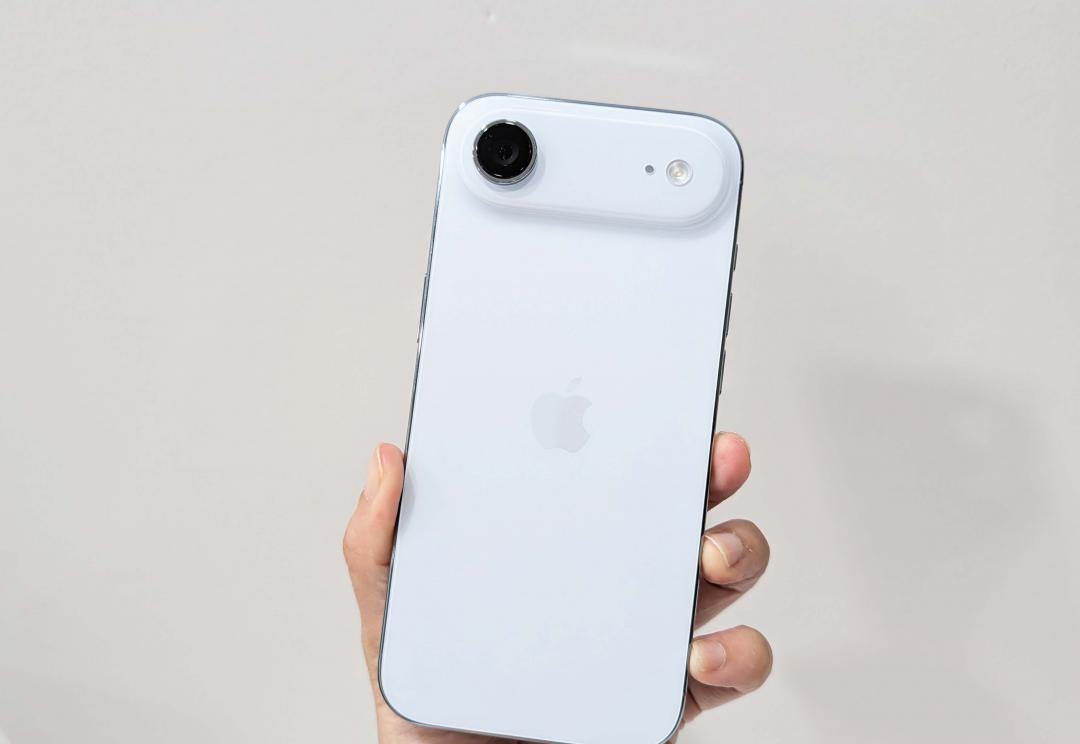 iPhone Air定位美型設計,採單顆主鏡頭,36,900元起。