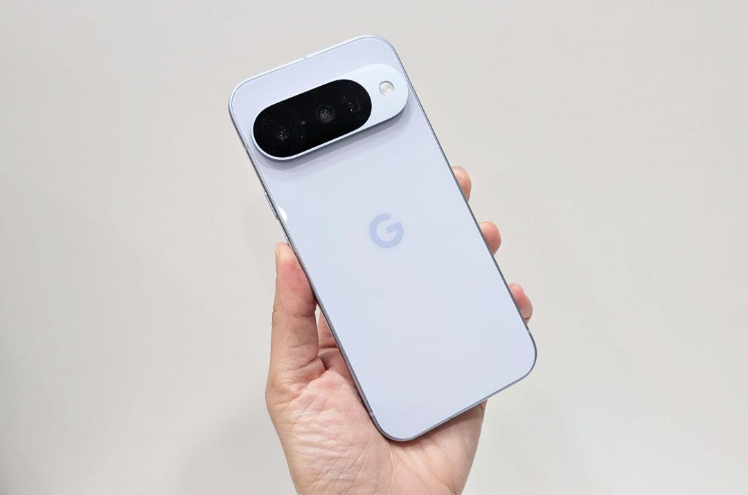 The Verge 認為,2025最值得入手的Android手機是Google的Pixel 10基本版。(圖/資料照)