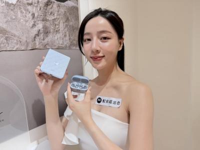 Motorola跨界施華洛世奇!razr 60聯名版手工鑲嵌35顆水晶 Motorola跨界施華洛世奇!razr 60聯名版手工鑲嵌35顆水晶