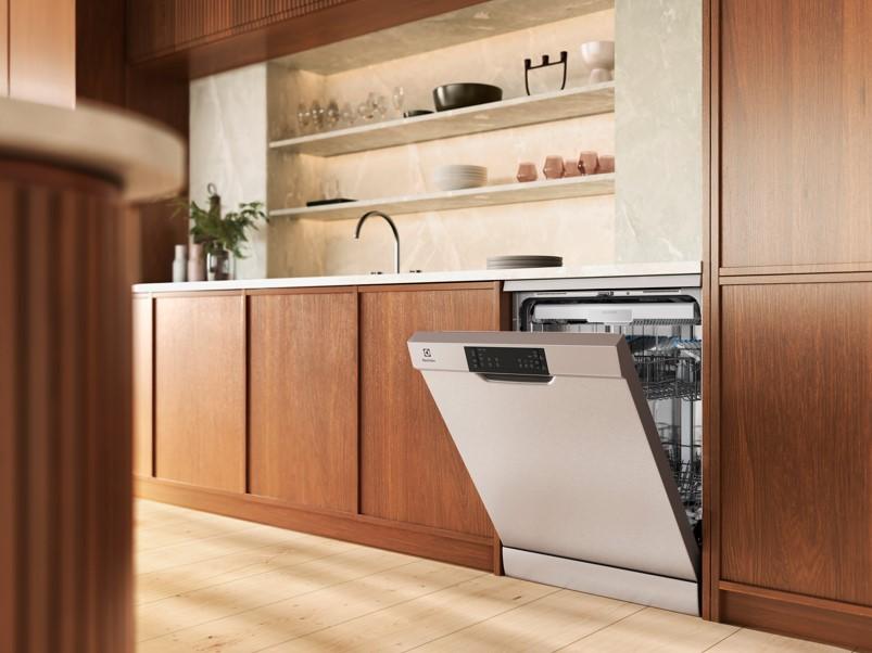 伊萊克斯EFF3560VXB，獨立式15人份機型，50,900元。