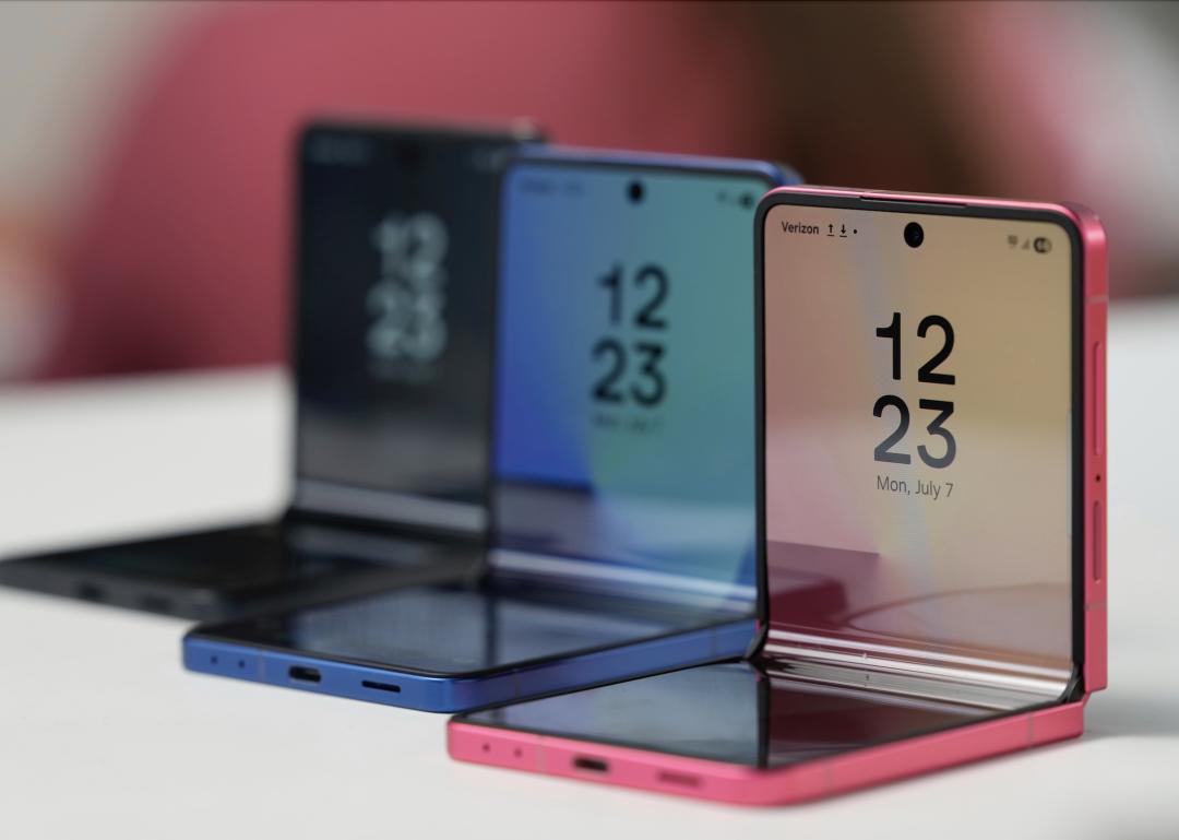 三星Z Fold7、Z Flip7現在已有不錯的入手價格。（圖／路透社）