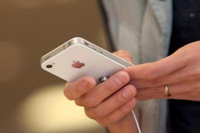 只改20個位元組就搞定!蘋果15年前iPhone 4天線門真相曝光 只改20個位元組就搞定!蘋果15年前iPhone 4天線門真相曝光