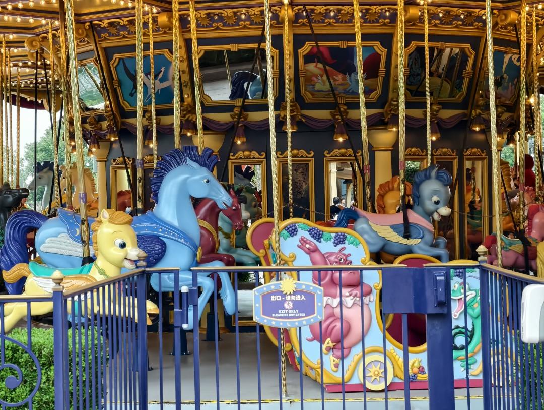 抓拍模式，以3.5倍變焦拍攝旋轉木馬。（圖／記者吳佩樺攝）