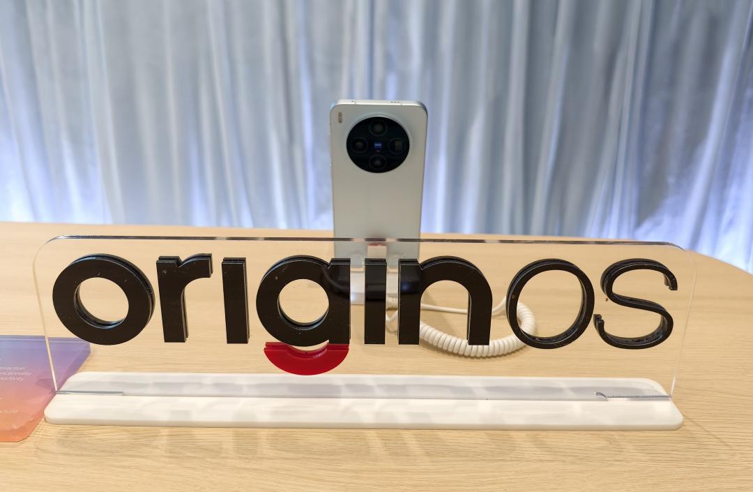 vivo X300系列國際版這次搭載的是OriginOS 6系統，也就是台灣販售版本。（圖／記者吳佩樺攝）