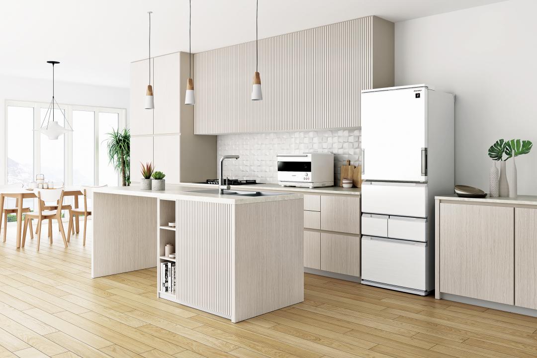 Sharp左右開冰箱SJ-PW46KT（457公升），機身深度僅有63公分，適合各種廚房空間規劃。透過PCI自動除菌離子技術，達到抑菌和長效保鮮，並依據不同食材設計專屬保鮮室，實現分層有序收納，也提供大冷凍空間，53,900元。