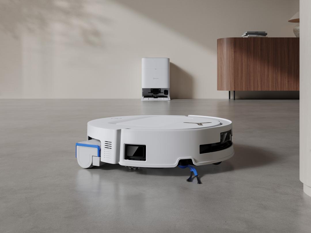 ECOVACS T80 OMNI滾筒洗地機器人，除了掃地功能，更強化拖地表現，搭載8孔噴水系統，能在清掃過程中持續均勻濕潤滾筒拖布，避免越拖越髒的情況，底座也搭載熱水自動清洗滾筒布等功能，24,988元。