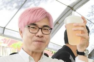 《AI 快學堂-30》跟上陳其邁粉紅頭風潮！用Gemini一句指令變同款髮色照