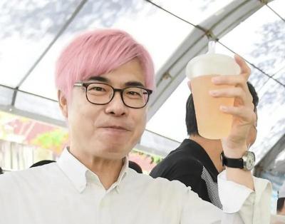 《AI 快學堂-30》跟上陳其邁粉紅頭風潮!用Gemini一句指令變同款髮色照 《AI 快學堂-30》跟上陳其邁粉紅頭風潮!用Gemini一句指令變同款髮色照