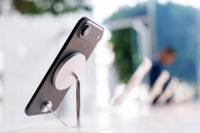 超薄手機對決!iPhone Air 一銷售成績公開贏了 S25 Edge 超薄手機對決!iPhone Air 一銷售成績公開贏了 S25 Edge
