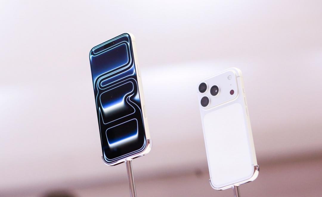 iPhone 17系列吸走全台買氣。(圖/彭博社)