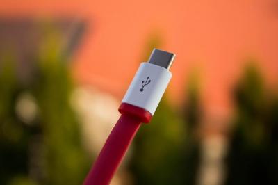 筆電 USB 孔別亂插!專家警告 3 裝置恐害中毒、設備損壞 筆電 USB 孔別亂插!專家警告 3 裝置恐害中毒、設備損壞