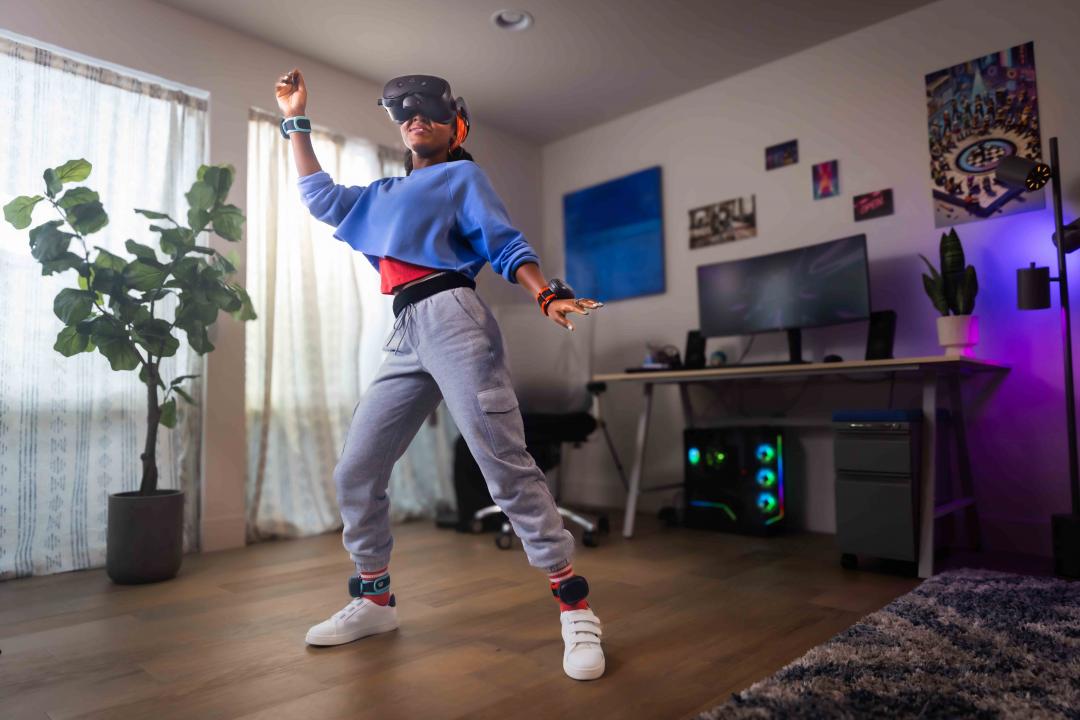 得益於Wi-Fi 7的低延遲特性，能讓VR、AR等裝置的無線串流體驗更加順暢。圖為HTC VIVE裝置。