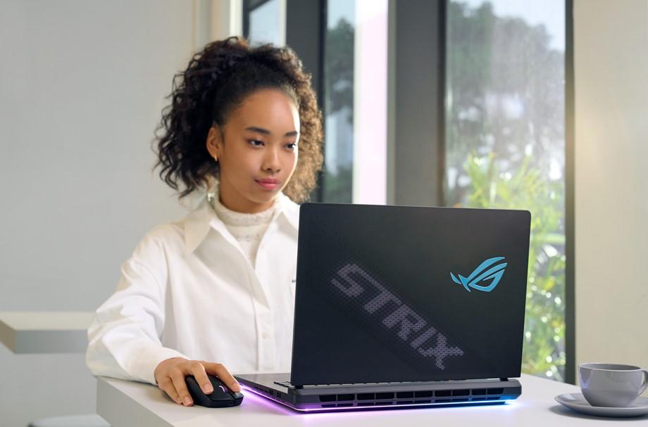 只更換Wi-Fi 7路由器還不夠，終端設備也得跟上才有感。圖為華碩筆電。