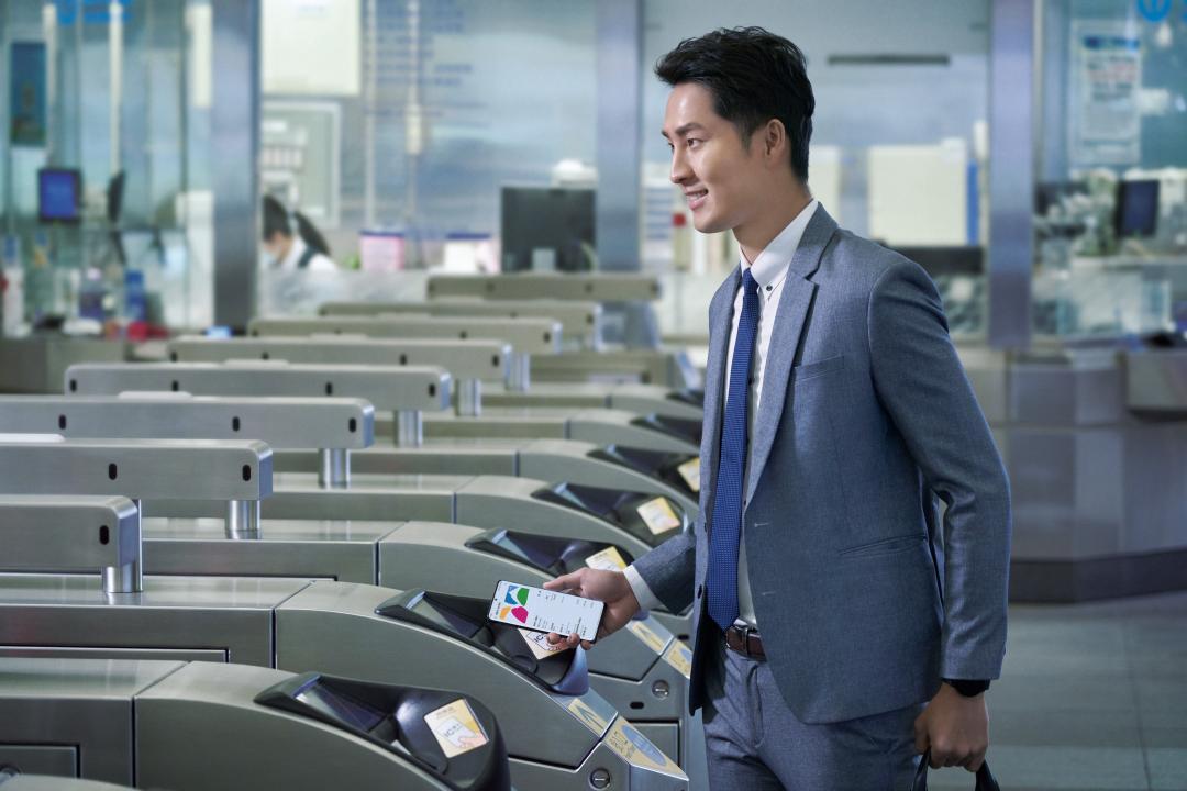 不用帶悠遊卡了！明年起用手機、手錶有 6 種方式能搭捷運