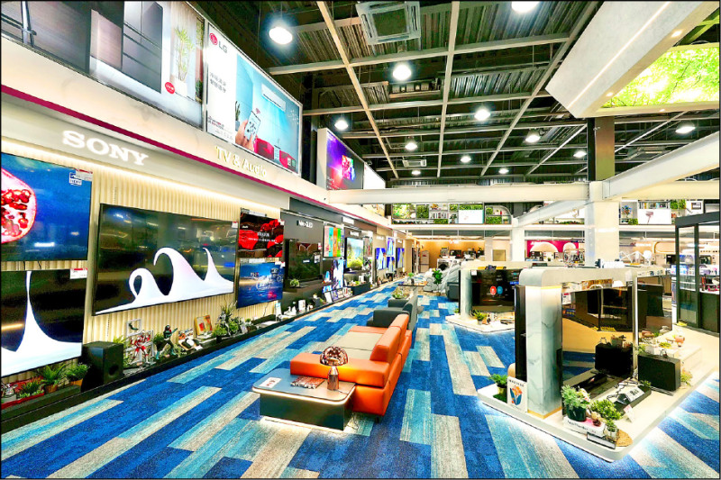 升級開幕的全國電子高雄民族店擴大互動與情境體驗，提供更完整的智慧生活解決方案。