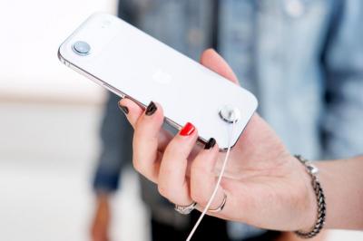 蘋果也賣不動輕薄手機！傳明年不會有下一代 iPhone Air