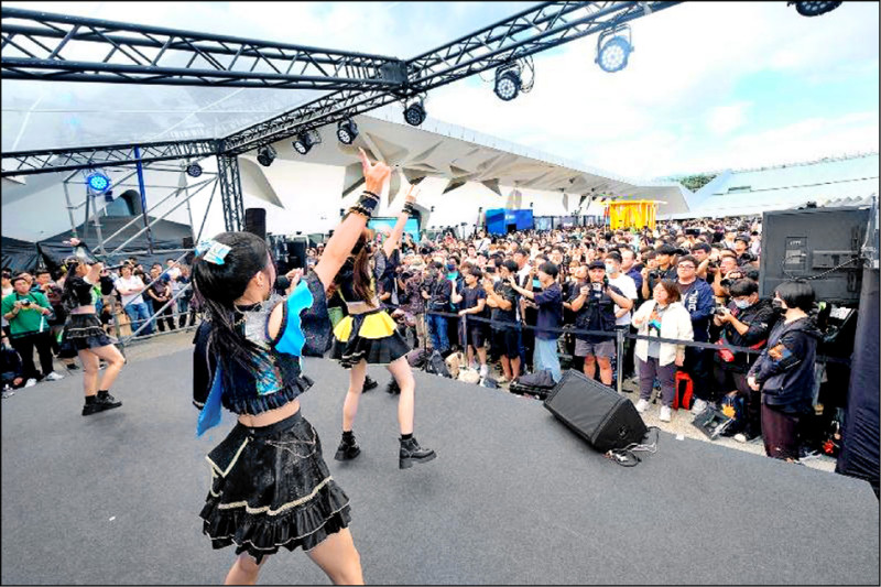 除了電玩，WirForce也邀來多組地下樂團、偶像團體、Coser現身活動與演出。此為去年活動照。