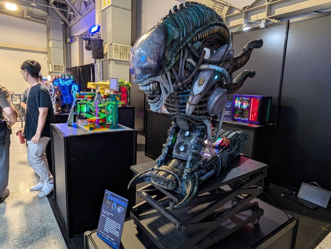 10 張照片直擊 WirForce 2025 電競嘉年華！市價 34 萬元純金顯卡現身