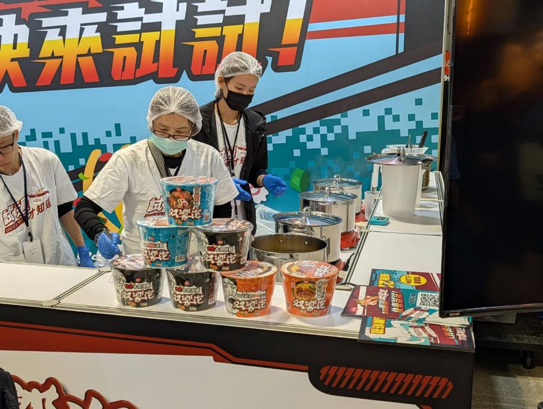 10 張照片直擊 WirForce 2025 電競嘉年華！市價 34 萬元純金顯卡現身