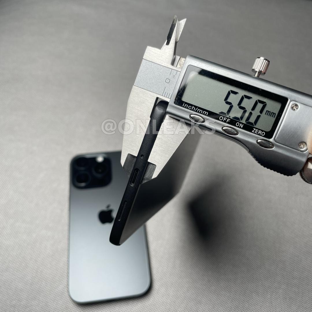 曝光的S26 Edge，其機身厚度僅5.5mm。（圖／@OnLeaks）