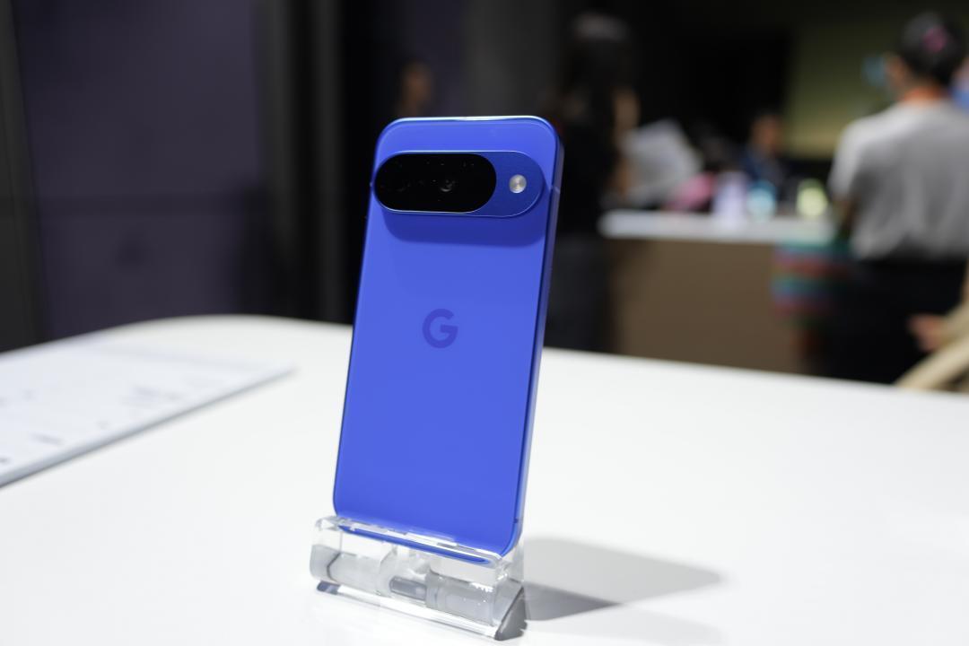 《The Verge》評選Google Pixel 10為今年「整體表現最佳的安卓手機」。(圖／資料照)
