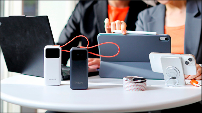 「65W自帶線行動電源」（圖左）可以同時替筆電、手機供電；「超薄三合一磁吸行動電源」（圖右）則可兼作手機支架使用。