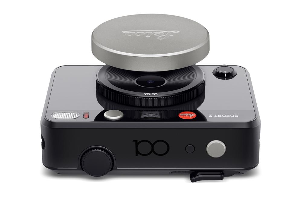 徠卡SOFORT 2 百年特別版，相機頂板有著醒目的「100」標誌。限量機種，17,888元。