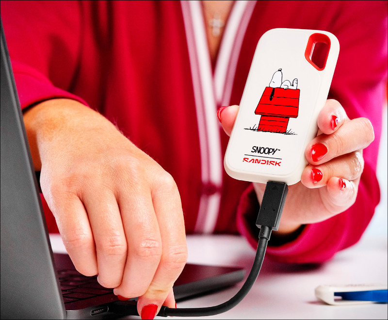 SanDisk Snoopy行動固態硬碟強調高耐用性，支援3公尺防摔保護及IP65防水防塵。（SanDisk提供）
