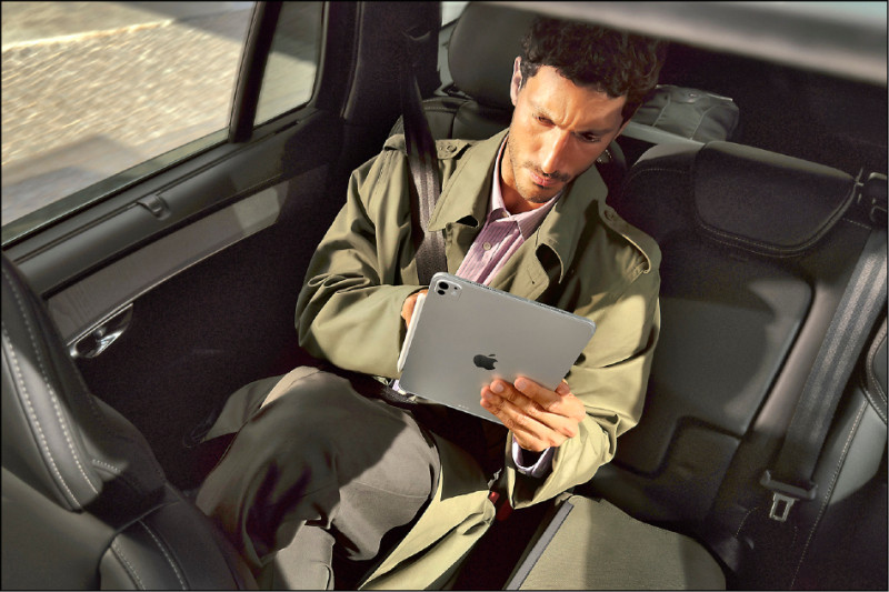 M5 iPad Pro具備快充功能，充電約半小時即可達到50%電量。