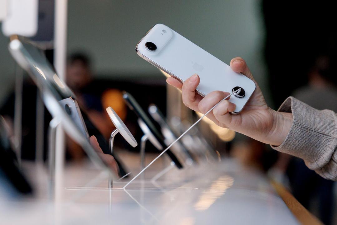 iPhone Air上市以來全球買氣不如蘋果預期。（圖／路透社）