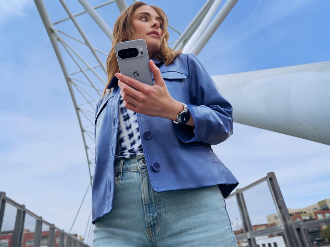 Google Pixel Watch 4支援大多數搭載Android 11.0以上版本的手機，不過為了完整使用Gemini相關功能，還是最推薦搭配Pixel手機。（Google提供）