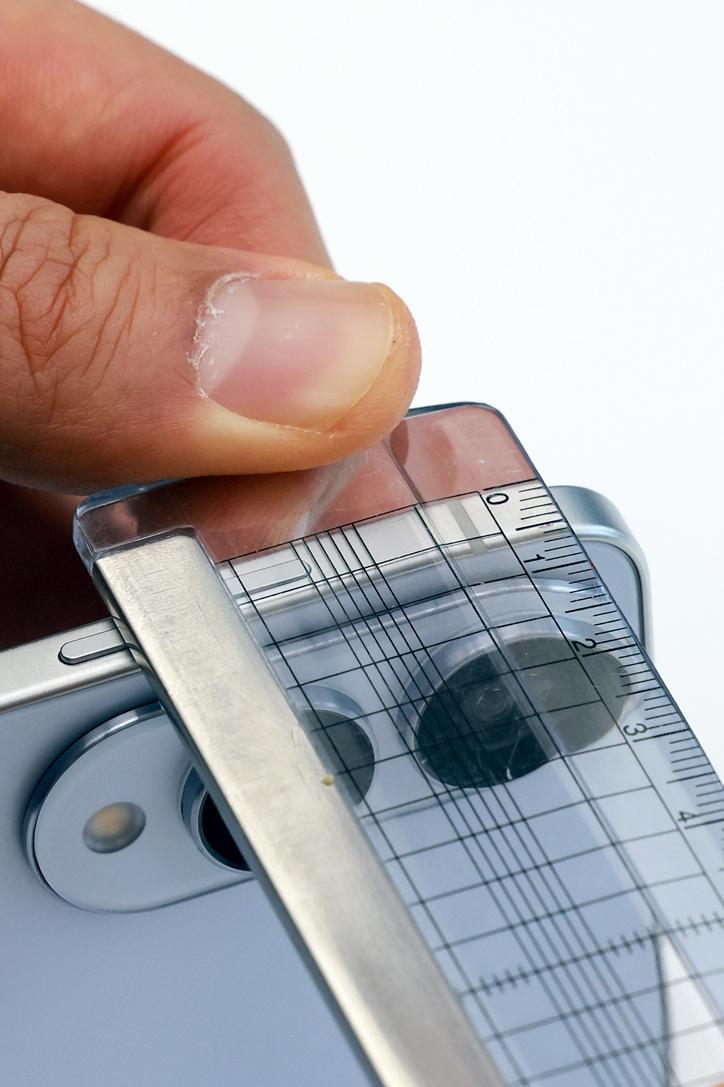 Galaxy S25 Edge最薄處只有5.8mm，相比Galaxy S25少了足足1.4mm。（歐新社）