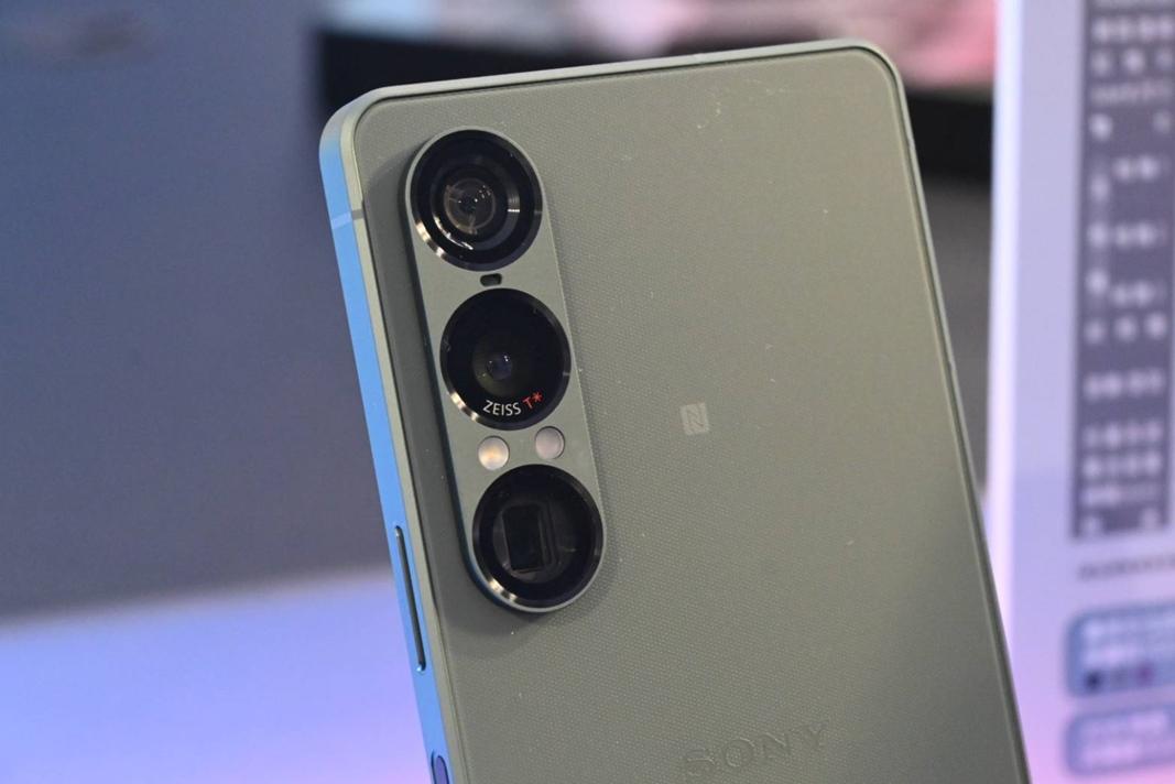 Sony Xperia 1 VII不僅有連續光學變焦的長焦鏡頭，主鏡頭也有獨家的堆疊式感光元件，可以比其他品牌創造更多的進光量。（記者黃肇祥攝）