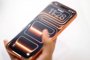 iPhone 17螢幕保護貼選錯更慘！最新實測曝有效關鍵材質