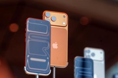 冠軍不是 iPhone 17！全球最新 TOP 10 暢銷手機榜單出爐