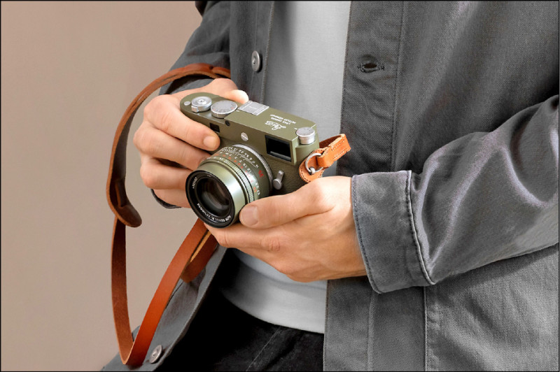 Safari鏡頭可以搭配M11-P Safari相機，橄欖綠配色延伸至機身，展現更具一致性的和諧視覺感。