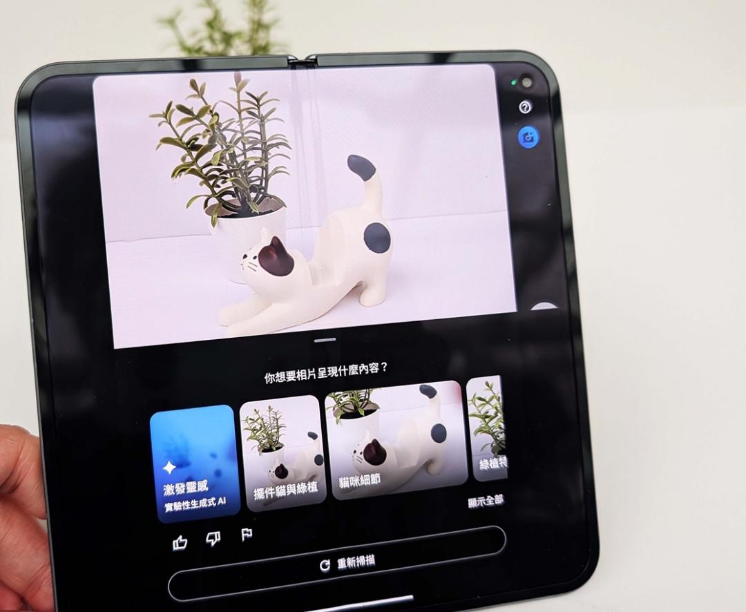 AI拍照指導：內建多項AI功能輔助，像是拍照指導，只要跟著提示步驟操作，就能輕鬆掌握角度與構圖，拍出理想照片。（記者吳佩樺攝）