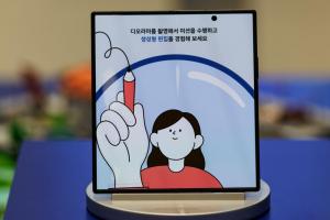 應戰摺疊iPhone！三星神秘新機現蹤、全新寬螢幕外型曝光