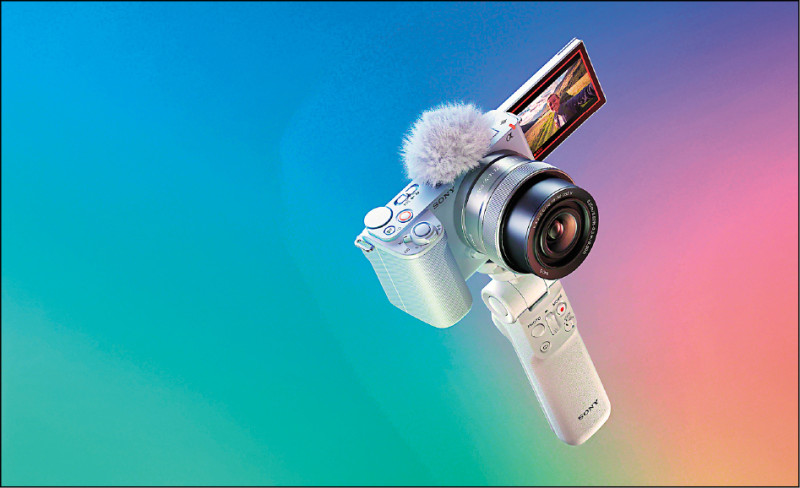 相機是出遊不可少的拍攝工具，Sony針對多款相機祭出優惠，部分熱銷款最高可省下8,000元。圖為Sony ZV-E10。
