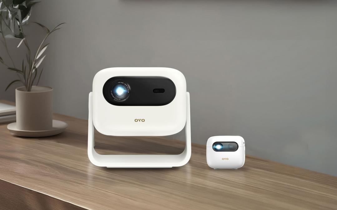 OVO小天王U11，預計12月25日開賣，原價31,980 元，隨附雙麥克風，期間限定優惠價 25,980 元，再送幫康頂級立式護眼燈。（圖／OVO）