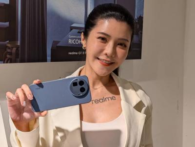 全球首款 RICOH GR 影像手機登台！單指下滑秒開街拍模式