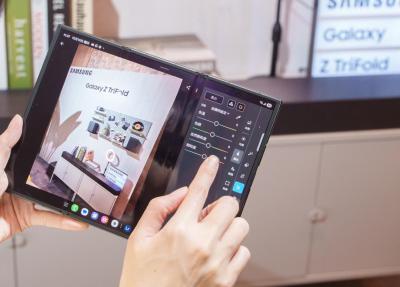 台灣首款三摺手機耐用嗎？Galaxy Z TriFold殘酷實測揭曉