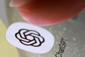 最強 7 大 AI 工具排行榜出爐！ChatGPT 市占狂跌近 20%  它成最大黑馬