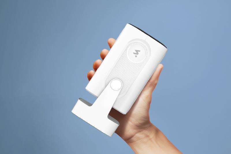 OVO Warpple LA5將投影機做得十分小巧，不僅適合露營攜帶，放在家裡也比傳統電視更省空間， 5,999元。