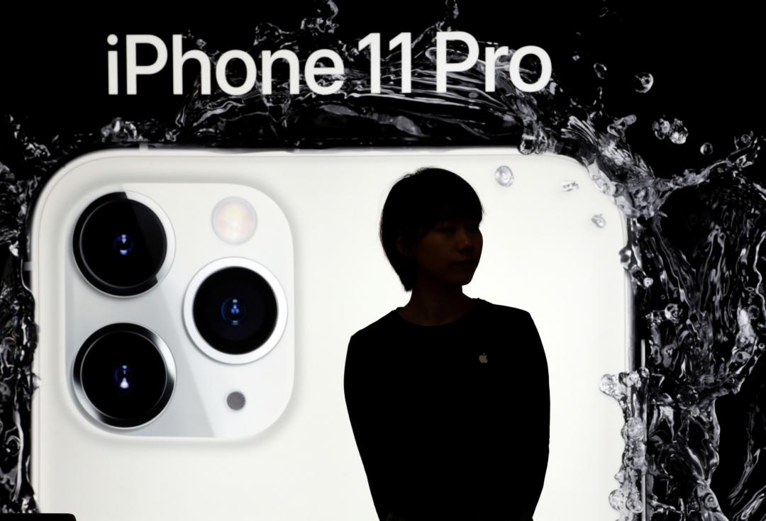 iPhone 11 Pro是2019年高階機款，也是蘋果第一款搭載三鏡頭的機種，2026開始被列入過時產品名單，不再保證提供維修。（路透）