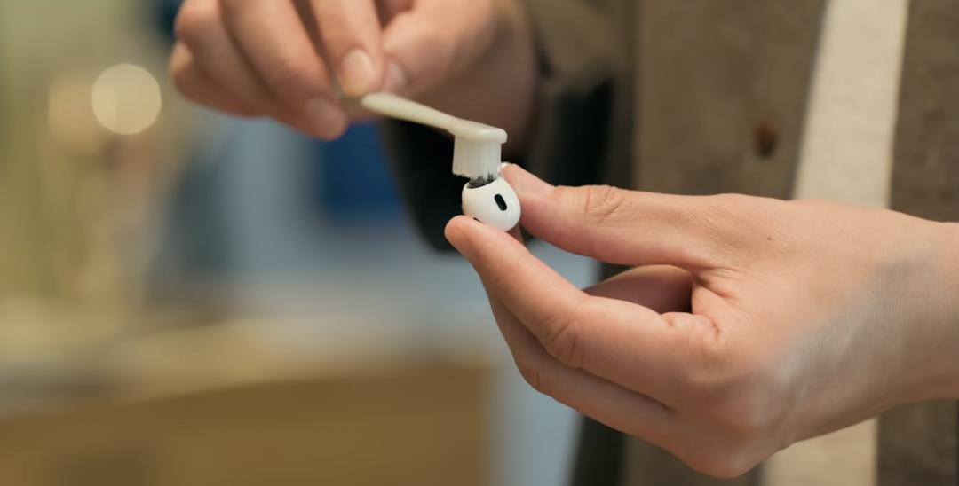 蘋果點名這牌卸妝水可清潔AirPods Pro　網笑：要賣翻了